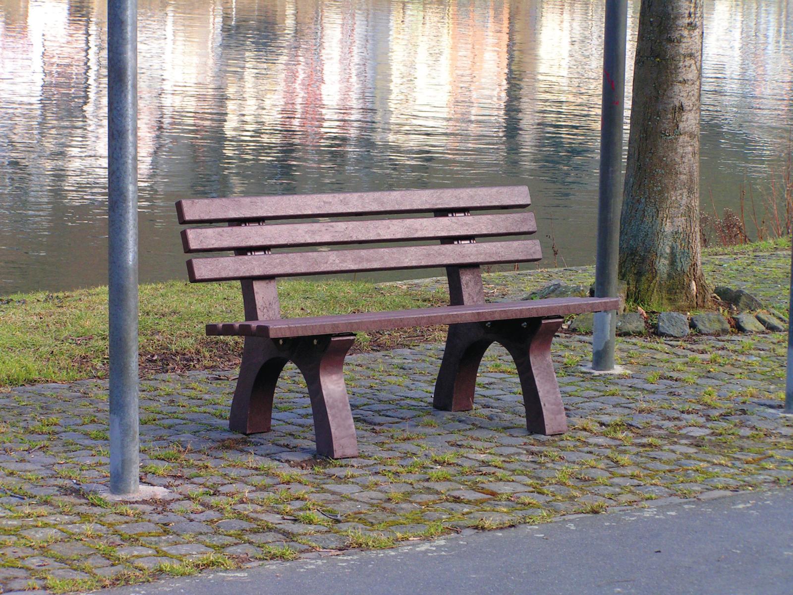 Trafalgar Square bench